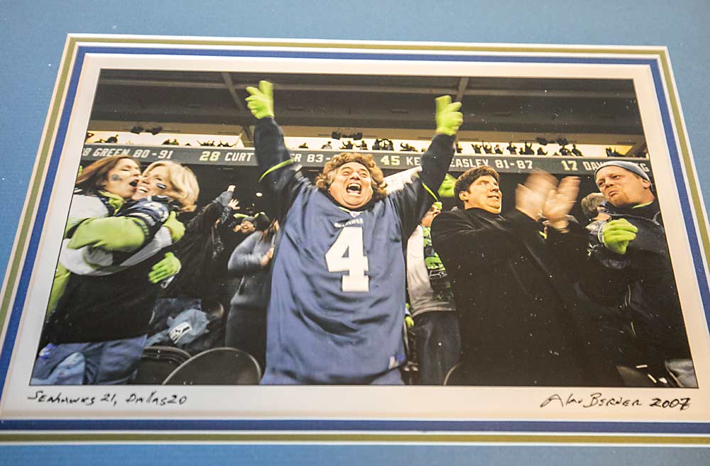 Siempre exuberante, la celebración por parte de Craver de una victoria de los Seattle Seahawks lo llevó a salir en esta foto, publicada en la portada del Seattle Times en 2007. (TJ Mullinax/Good Fruit Grower)