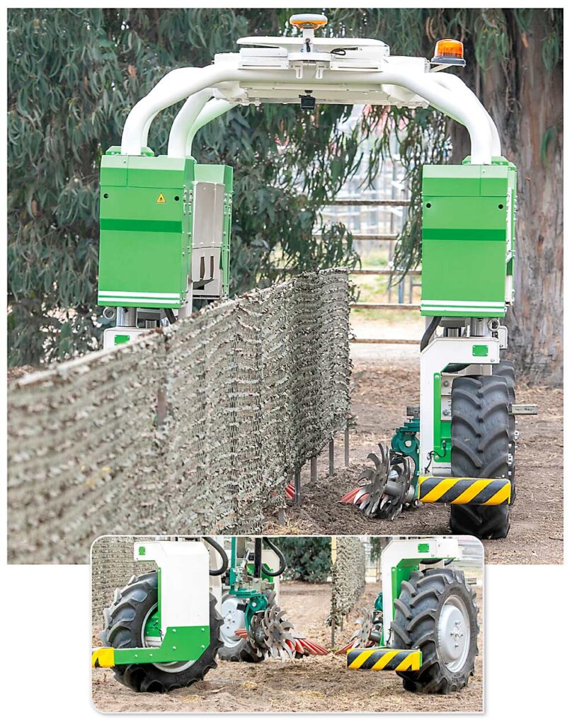 Una desyerbadora autónoma a horcajadas llamada Ted, de Naïo Technologies de Francia, hace una demostración con sus numerosos accesorios para remover el suelo. (TJ Mullinax/Good Fruit Grower)