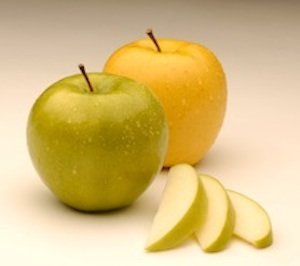 Non-browning GMO Arctic Granny and Arctic Golden. (Courtesy Okanagan Specialty Fruits)