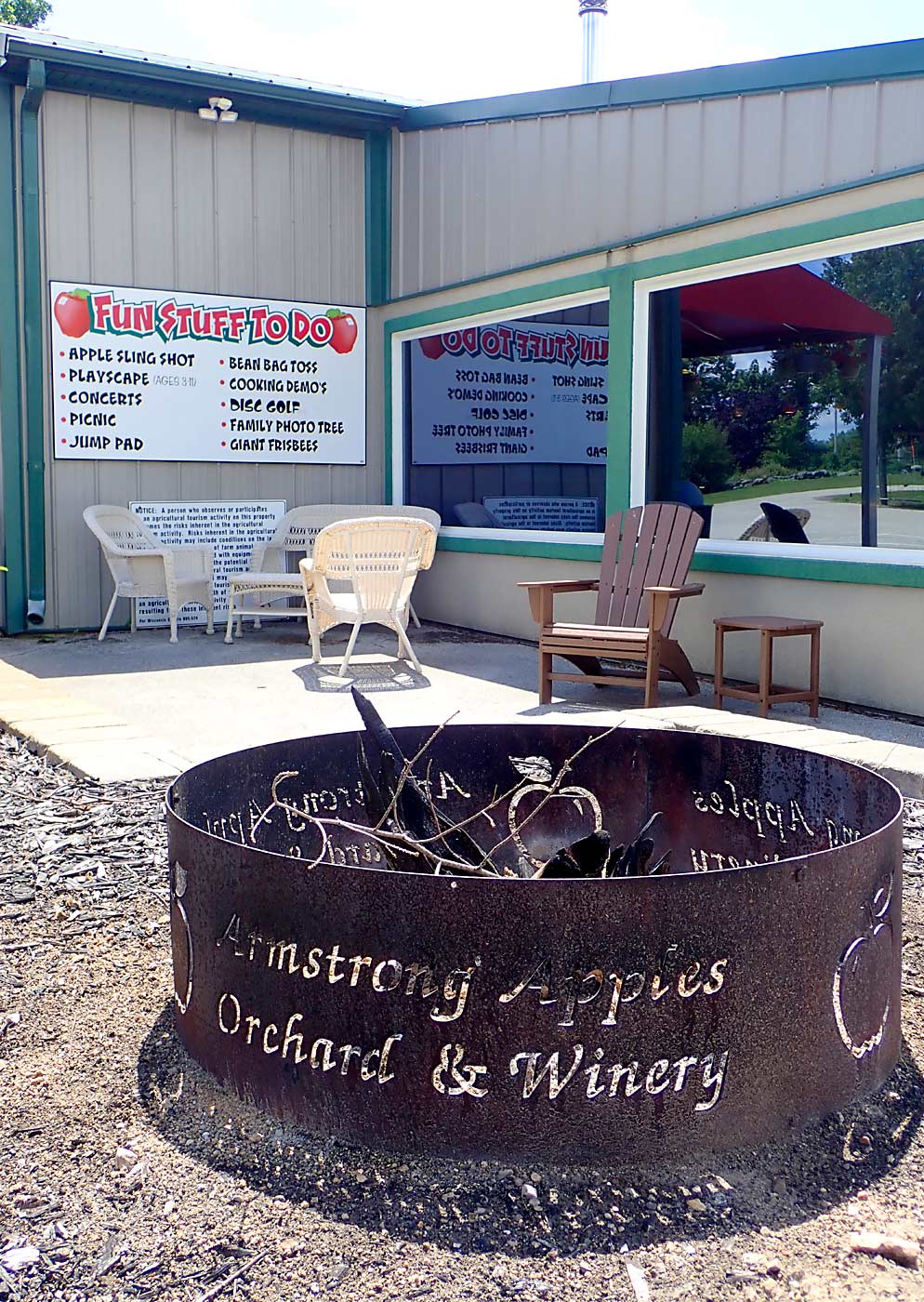 Armstrong Apples Orchard and Winery offers a wide selection of family-friendly activities that draw a bumper crop of customers. (Leslie Mertz/for Good Fruit Grower)