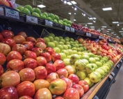 With display space for apples already crowded on retail shelves, will there be space for new varieties coming to market? (TJ Mullinax/Good Fruit Grower)