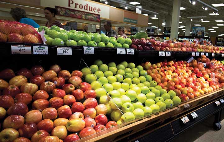 Apple consumers today find an abundance of choices on supermarket shelves. (TJ Mullinax/Good Fruit Grower)