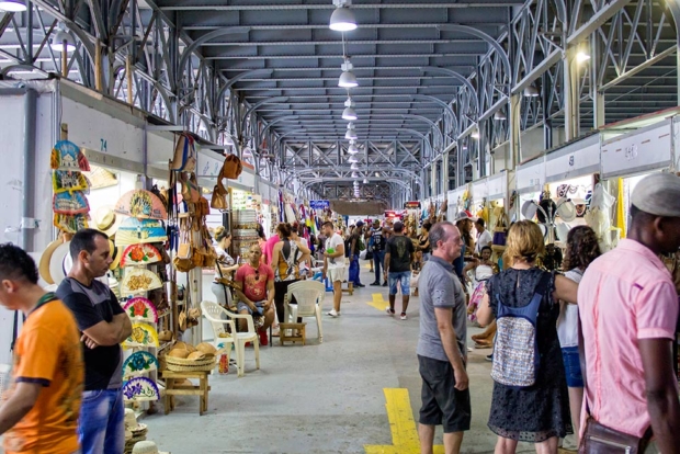 This waterfront warehouse in Havana has been converted to showcase items sold to tourists. Vendors sell hand-made leather purses, tee-shirts featuring Che Guevara, hats, cigars and fabrics. (O. Casey Corr/Good Fruit Grower)