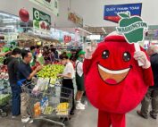 A Washington Apple Commission mascot greets shoppers in the produce section of the MM Mega Market during a promotional event on April 11. Vietnam is the fifth largest export market for Washington apples, according to the commission. (Courtesy Washington State Department of Agriculture)