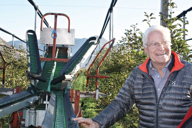 Kurt Komiss has three of these Munckhof Pluk-O-Trak apple harvesters for his 60-plus acres of apples. His farm has several platforms, especially useful for dealing with the hail net that covers 90 percent of his acreage. (Richard Lehnert/Good Fruit Grower)