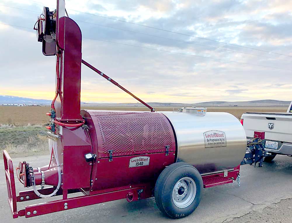 The LectroBlast Fruit Tower, built by Progressive Ag of Modesto, California, also uses Washington State University’s pollen slurry. (Courtesy Progressive Ag)