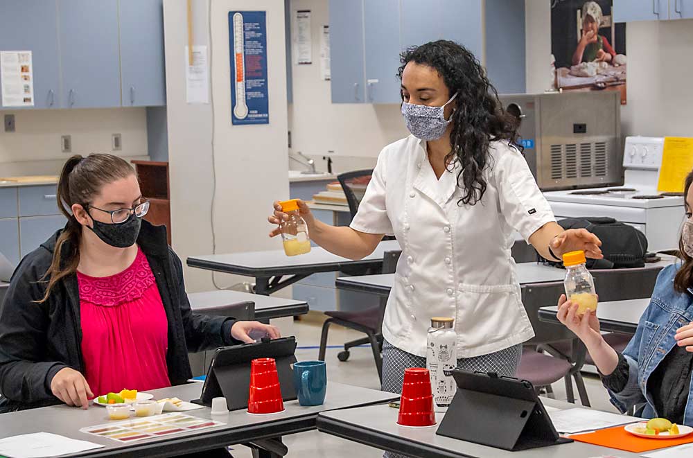 Washington State University postdoctoral researcher Maria Montero teaches students how to evaluate the taste of four pear varieties as part of a larger effort to learn what consumers prefer and what growers should plant. (Cole Quinn/for Good Fruit Grower)