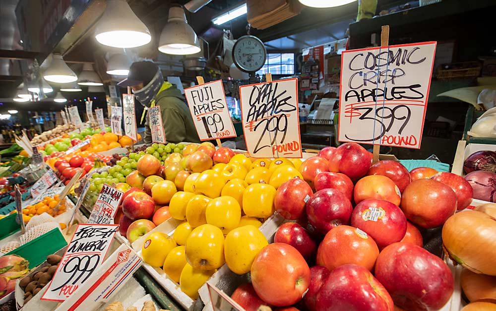 If only Cosmic Crisp prices were as high everywhere as they were in mid-March at Seattle’s tourist-friendly Pike Place Market. They’re not. Largely due to the pandemic, the sophomore season for Washington’s star apple saw slower movement and lower prices than its hot 2019–2020 debut. (TJ Mullinax/Good Fruit Grower)