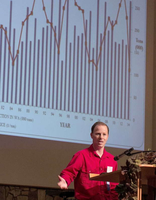 Trent Ball discusses the 2014 Concord grape crop during the Washington State Grape Society’s annual meeting  in Grandview, Washington on November 13, 2014. (TJ Mullinax/Good Fruit Grower)