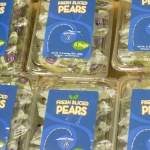 Bulk packaging of Woot Froot snack cut pears. (TJ Mullinax/Good Fruit Grower)